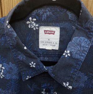Vintage Levis Hawaiian print shirt